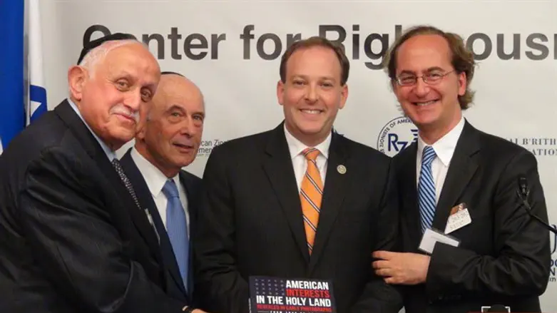  Lee Zeldin (center)