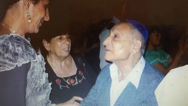 יחזקאל (מימין) וח"כ מועלם