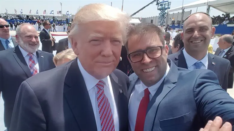 ה"סלפי" של חזן עם טראמפ