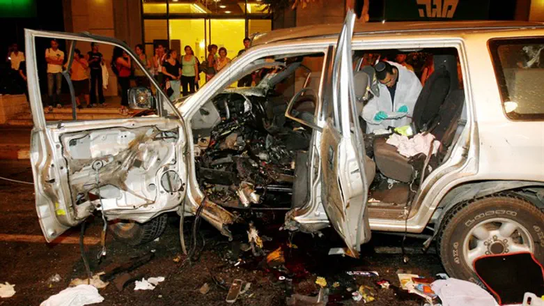 Vehicle of Attorney Yoran Hakham destroyed in blast