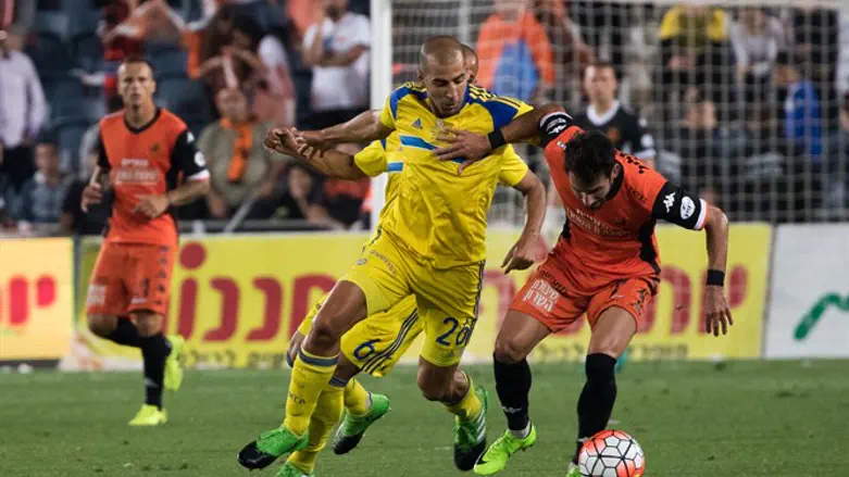 שחקני מכבי תל אביב ובני יהודה, במהלך המשחק