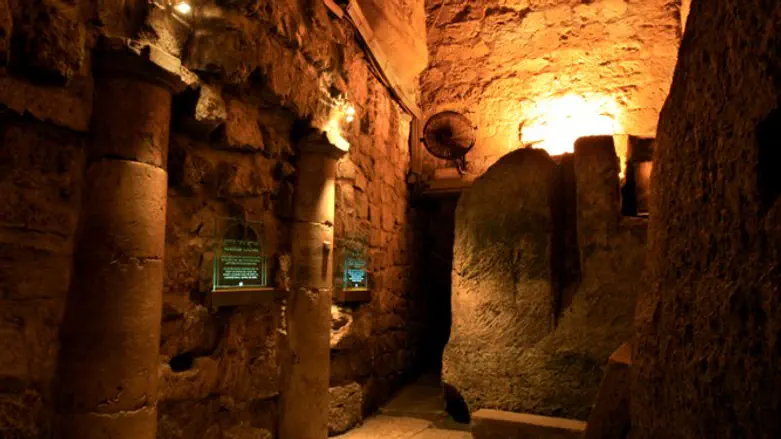 Kotel tunnels