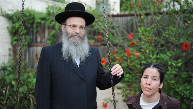 "לזוג שמקבל ילד כזה אני אומר: יש חיים, הוא ילד כמו כולם". הרב חיים פרקל ובתו רבקי