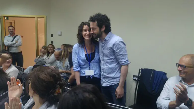 הזוג המאושר, לאחר הצעת הנישואין