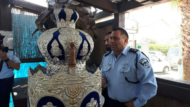 ספר התורה שהוחזר היום לבית הכנסת בנתיבות