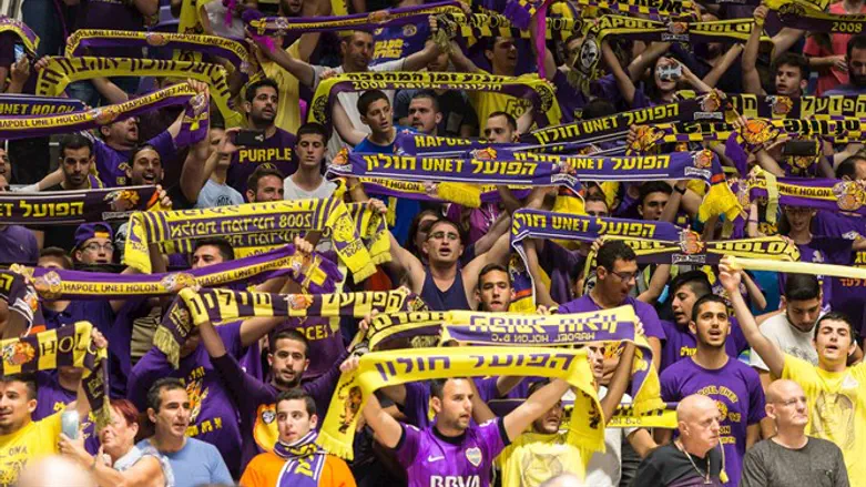 אוהדי חולון. ספגו הפסד טכני