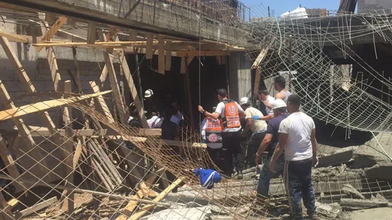 Colappsed roof in Ganei Tikva