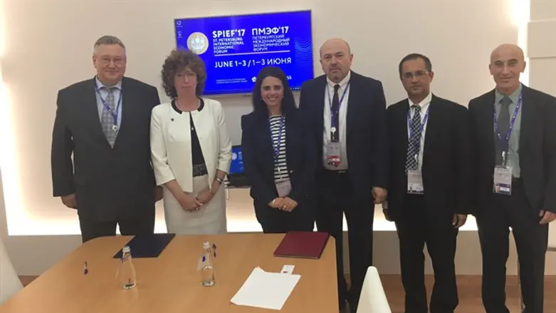 שקד בסנט פטרסבורג