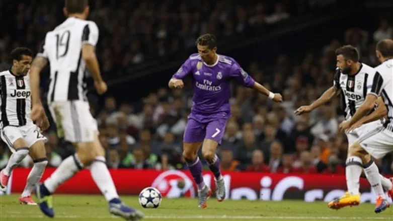 רונאלדו במשחק מול קבוצתו החדשה