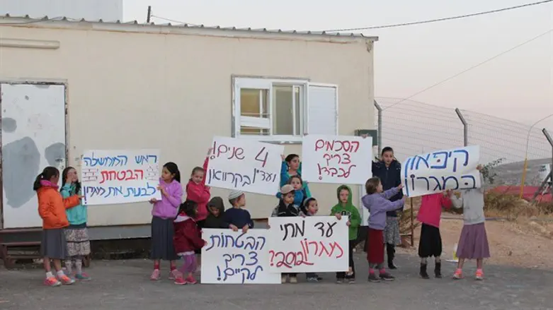 Migron residents protest broken promises