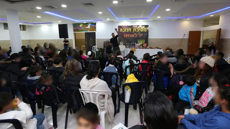 פעילות יד לאחים