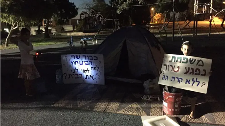 מבקשים מהשר