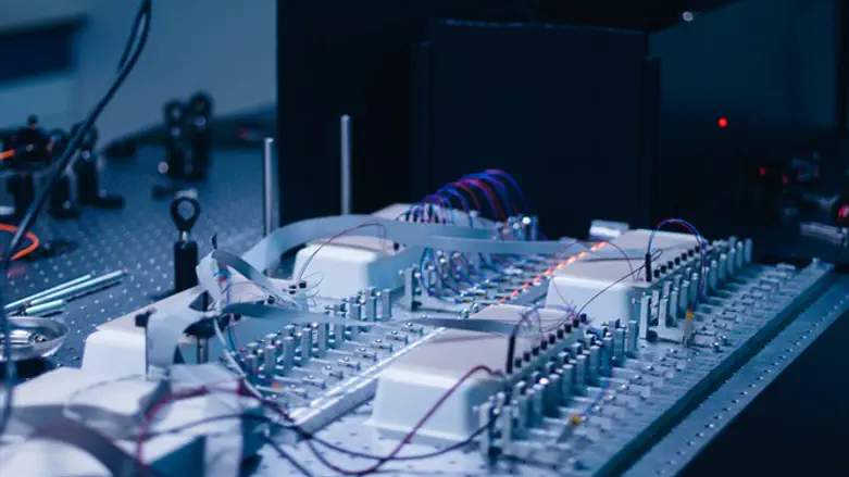 A system from Dr. Yaron Bromberg's lab to control light in optical fibers, shaping the wav