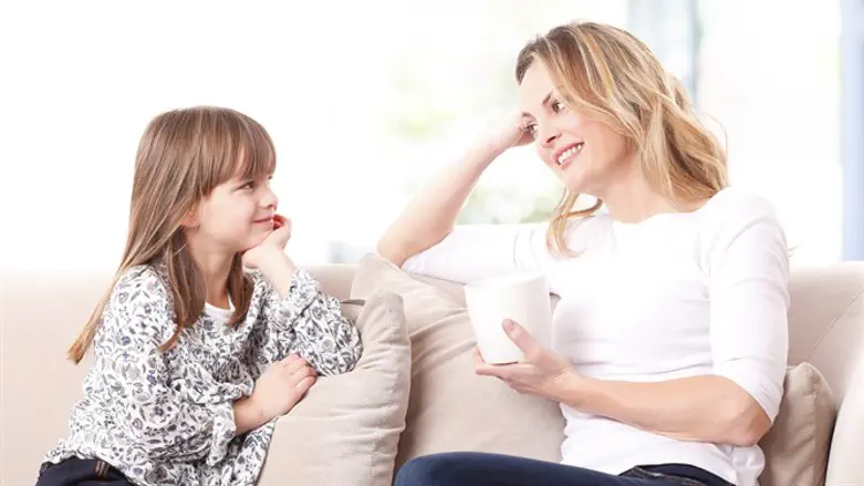 שיחה בין אם לבתה