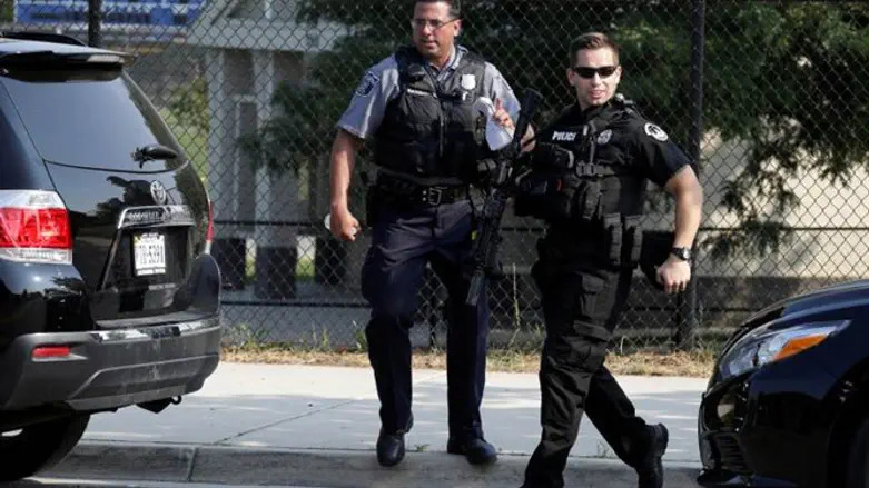 שוטרים בזירת האירוע