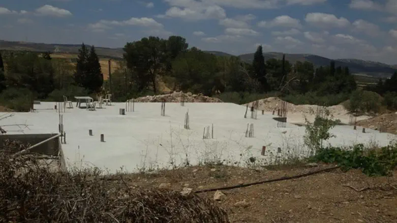 המבנה הבלתי חוקי בסבסטיה