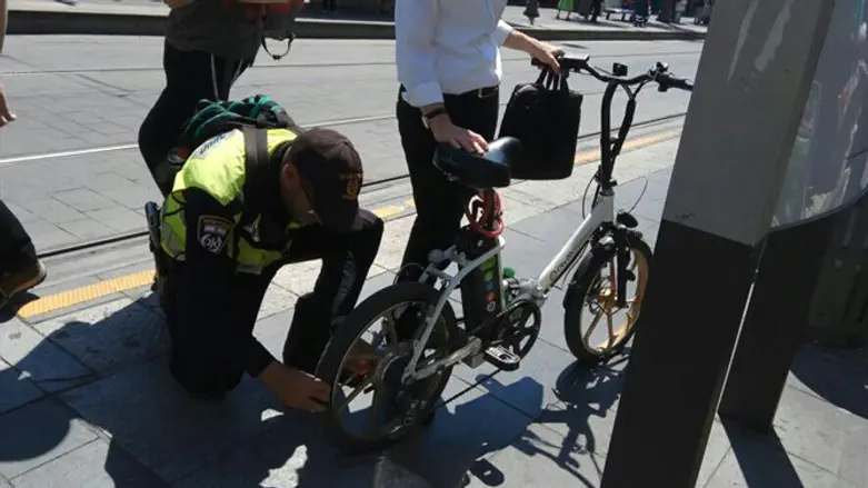 מוציאים את האוויר מהגלגלים