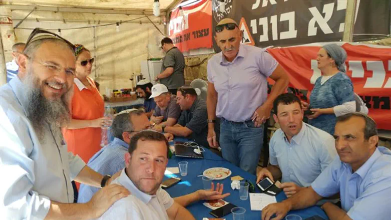 מאהל המחאה של תושבי בית אל. היום