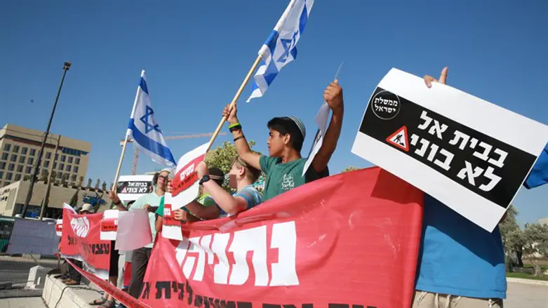 Beit El residents protest