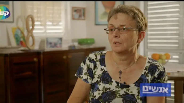 Leah Goldin giving interview to 'Anashim'