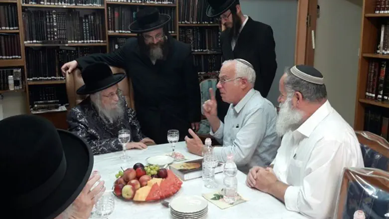 השר אריאל אצל הרב וייס