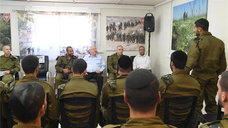 ריבלין עם לוחמי נצח יהודה