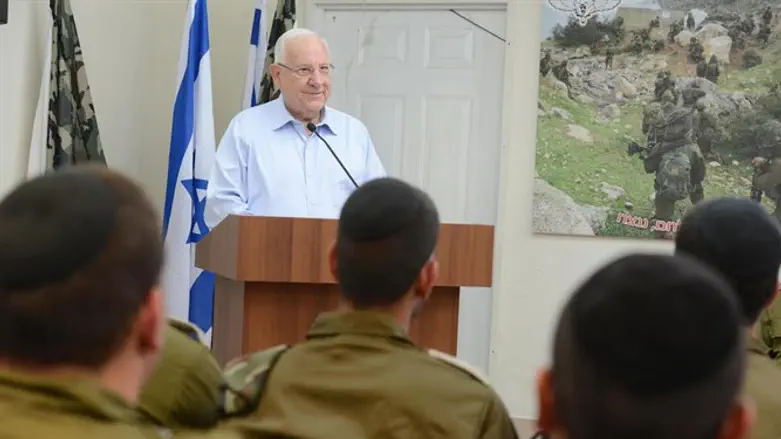 President Reuven Rivlin with Netzah Yehuda soldiers