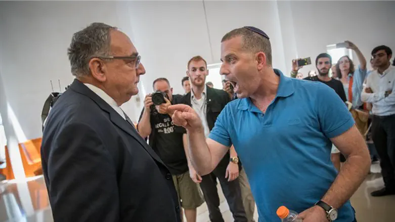 עימות בין הורי הילדים למנכ"ל הדסה רוטשטיין