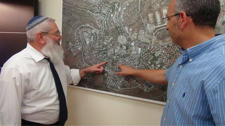 Rabbi Ben Dahan in Beit El with Shai Alon, Mayor