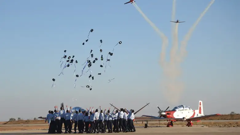 סיום קורס טיס מחזור 174