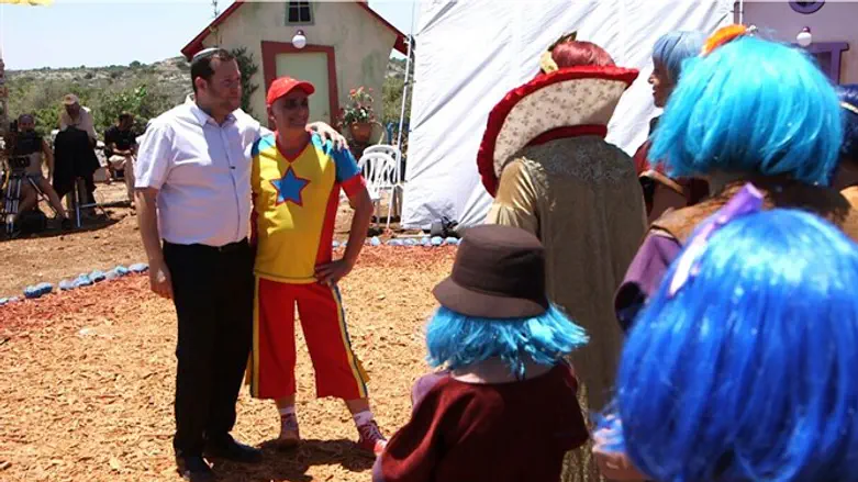 יובל המבולבל עם דגן בצילומי הסרט