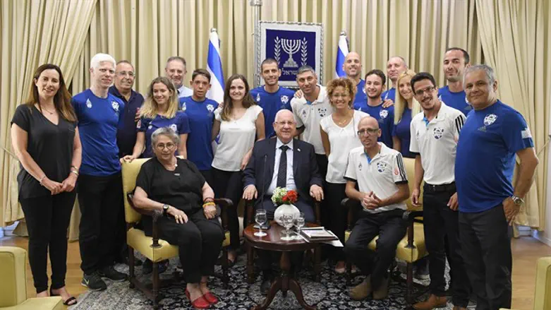 נתניהו עם חברי המשלחת