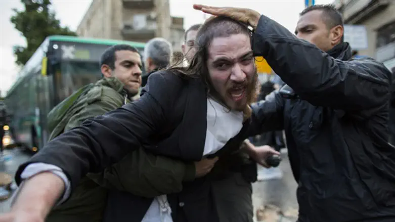 Man detained during protest in Mea Shearim