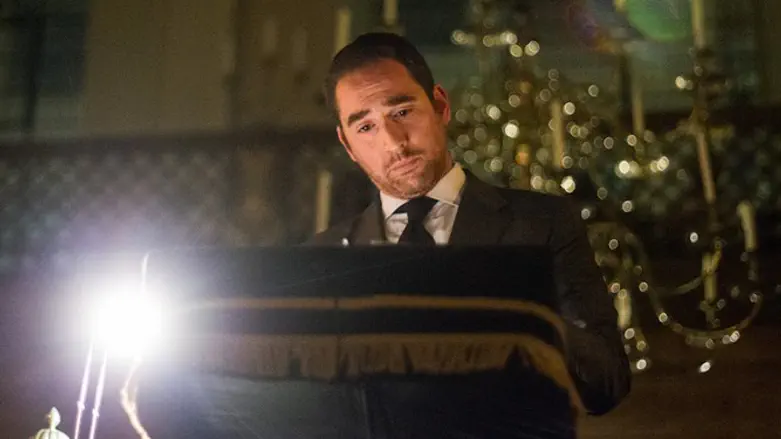 Rabbi Joseph Dweck speaking at the Bevis Marks Synagogue in London