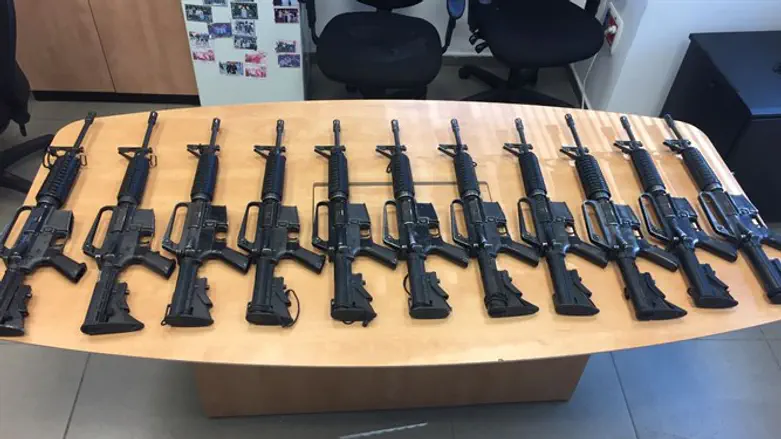 כלי נשק שנגנבו. ארכיון