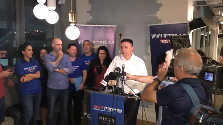 Gabai speaks at his campaign headquarters