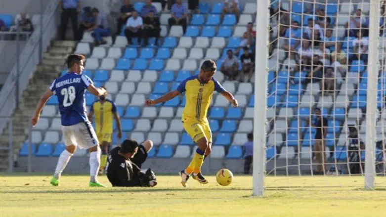 יצחקי הערב מול האלבנים