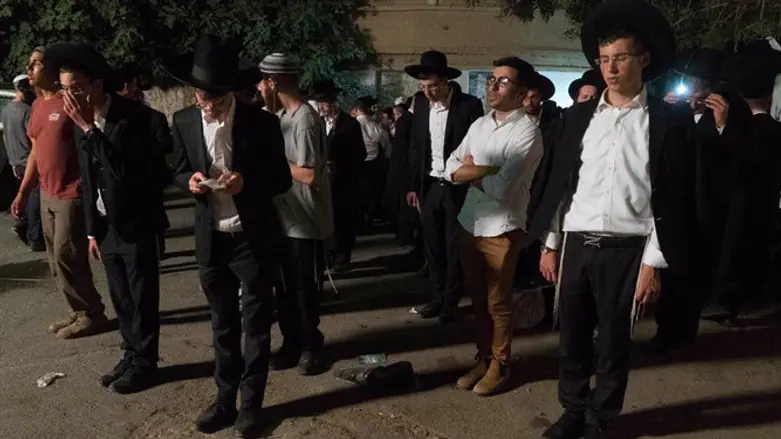 Prayers at Joshua's tomb