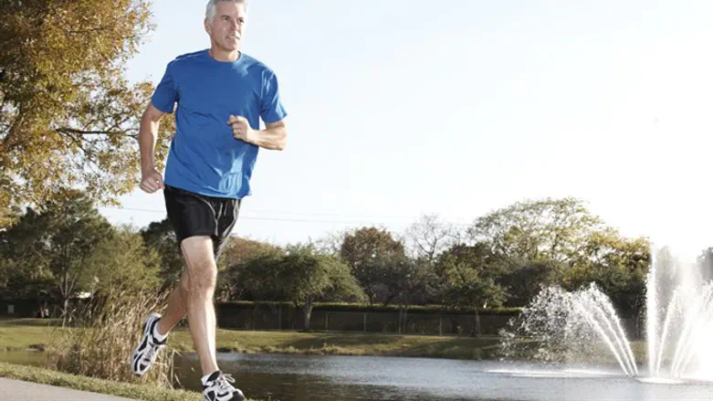 לרוץ בדרך אל האושר    