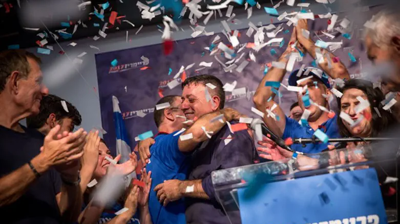 לבני עומדת לאתגר אותו. גבאי חוגג את הזכייה