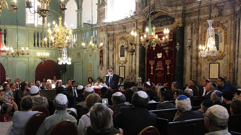 Synagogue President Meyer Benzecrit delivering speeech 