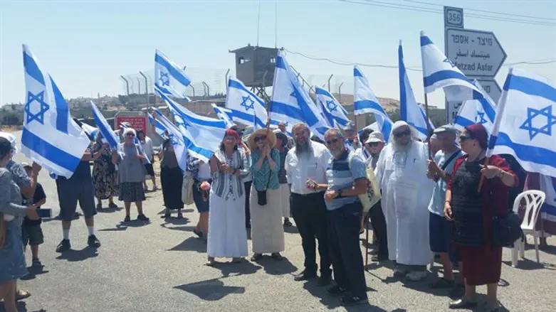 Demonstration at Amos Junction
