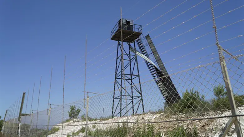 תצפית של חיזבאללה בגבול. ארכיון