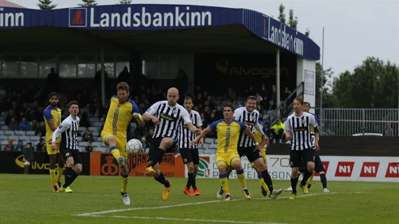 שרן ייני הערב, מול רייקיאוויק