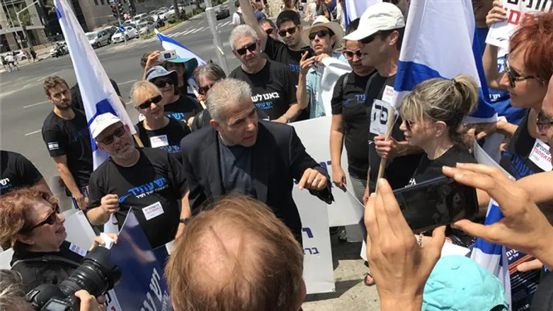 הפגנת יש עתיד בתל אביב