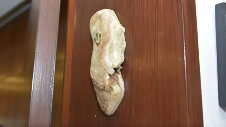 המזוזה המיוחדת שהותקנה בלשכת יו"ר הכנסת