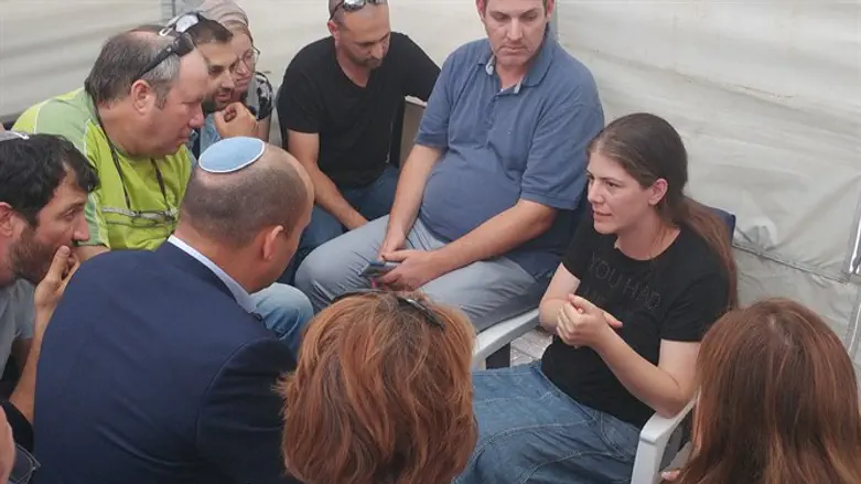 Нафтали Бкеннет приносит свои соболезнования