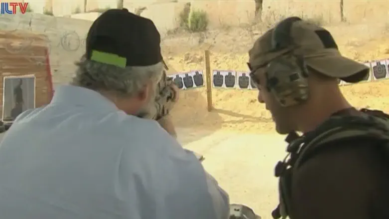 Tourists participate in counter-terror training camp 