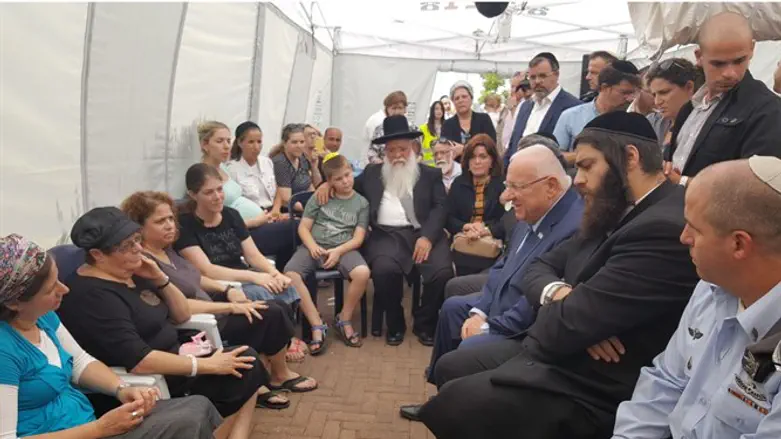 Rivlin visiting Salomon family
