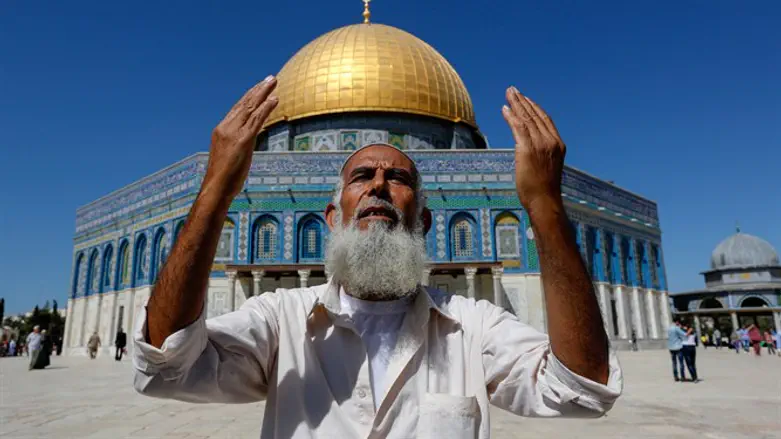 Salafist man in Temple Mount